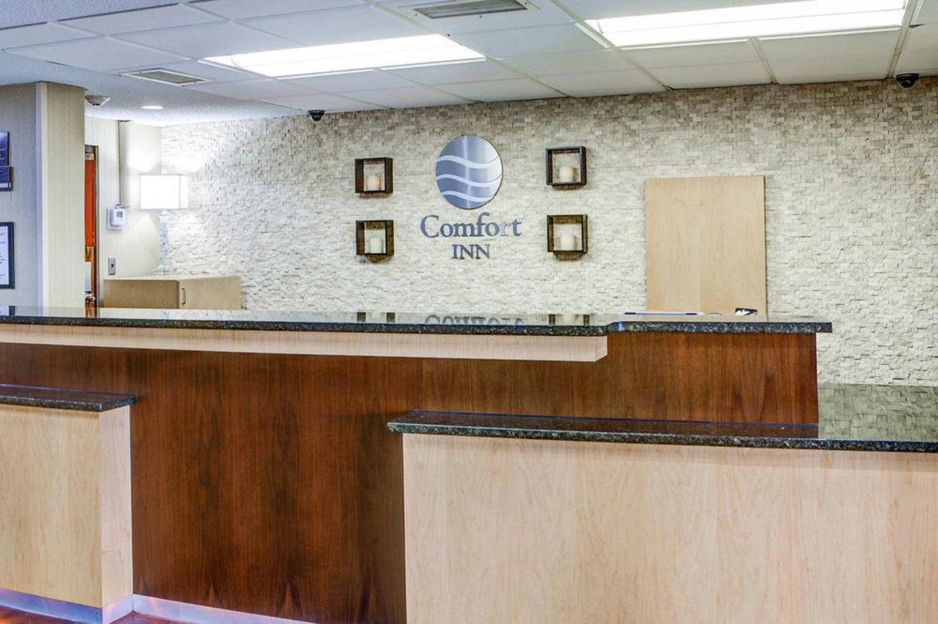 Comfort Metro Airport 3*