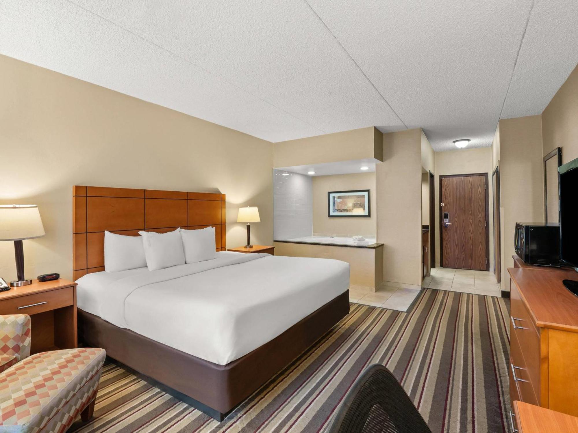 Comfort Metro Airport 3*